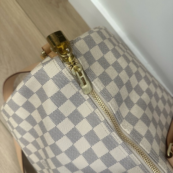 Keepall Bandoulière 55
Damier Azur Canvas
Excellent condition -minor wear - Picture 3 of 9